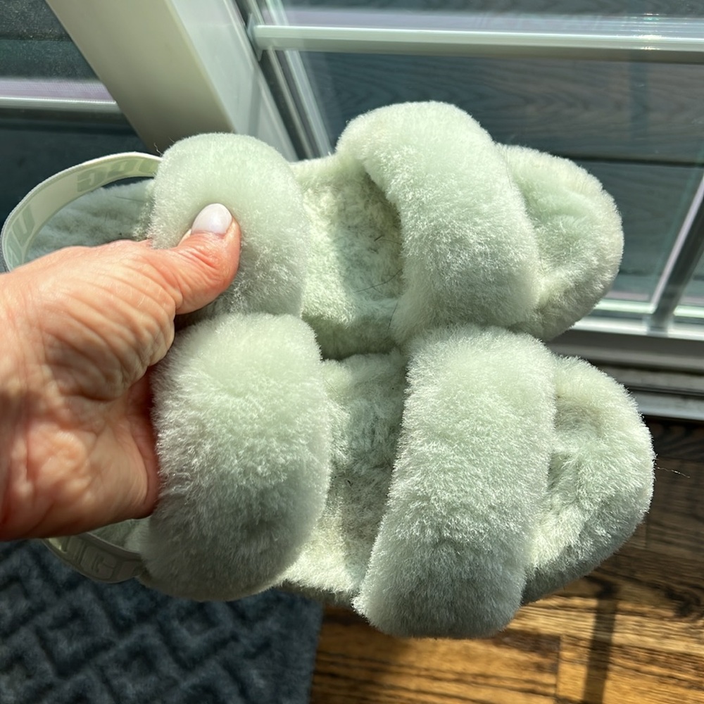 Ugg Slipper - image 3